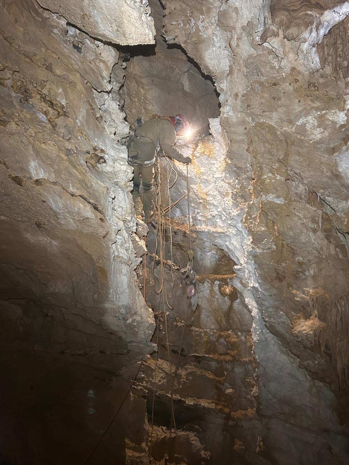 Exploration dans les cavités du Dévoluy